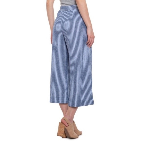 beachlunchlounge Bennett Linen Blend Cropped Pants with Pockets - Picture 2 of 13